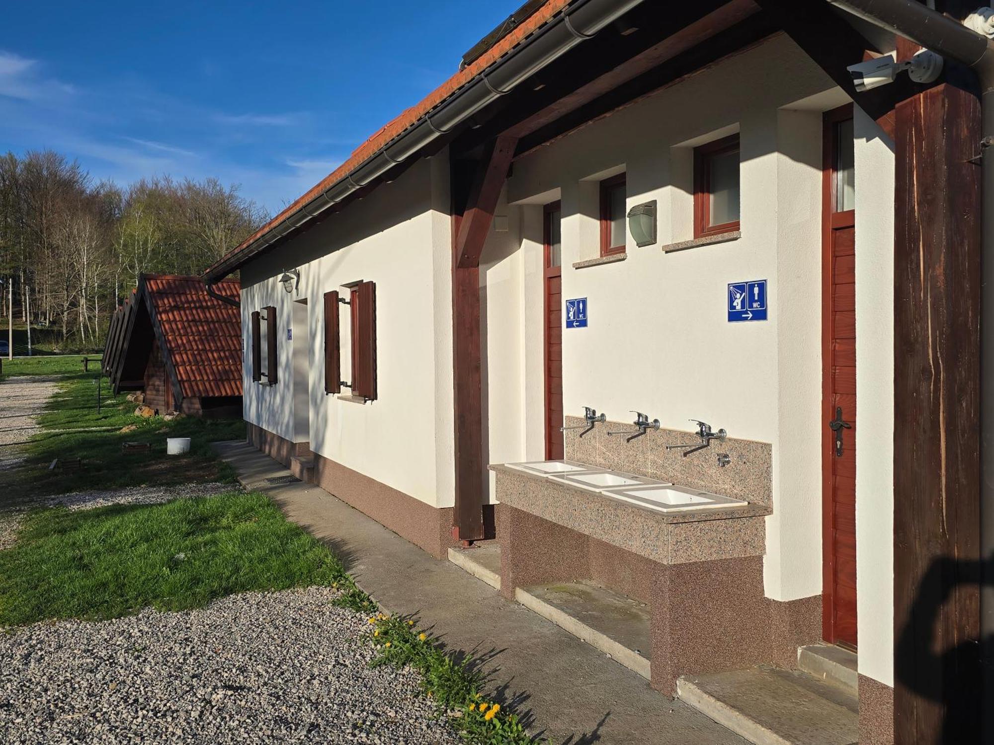 Bungalows Rizvan City Brusane Екстер'єр фото